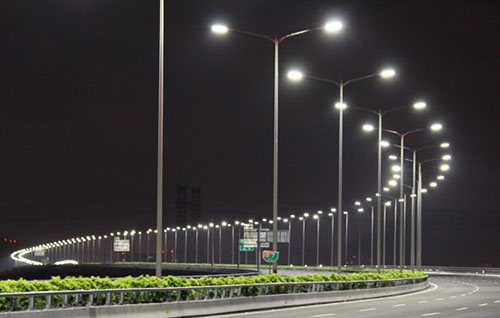 <b>LED路燈的價格真的比傳統路燈價格高嗎？</b>